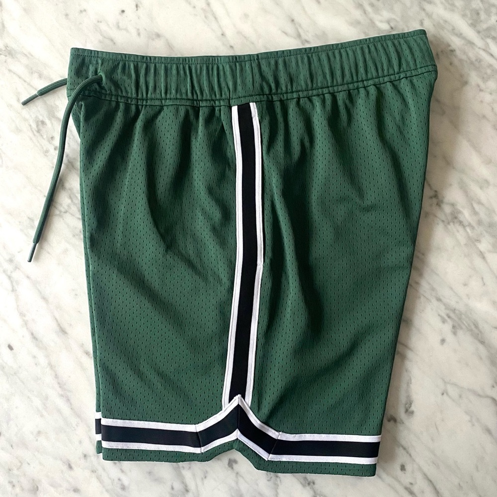 HOLLISTER/Gilly Hicks Men’s Basketball 6” Short Size Small. Nice quality.
